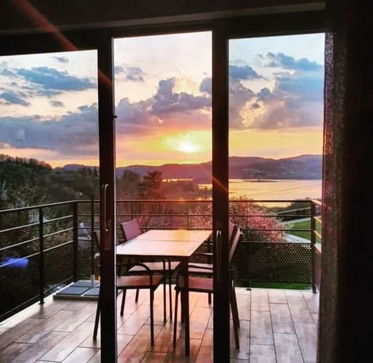 Le Garage vue sur Lac - Love’nSpa - weekend en amoureux, love rooms avec spa ou jacuzzi privatif4 de Le Garage de Sophie
