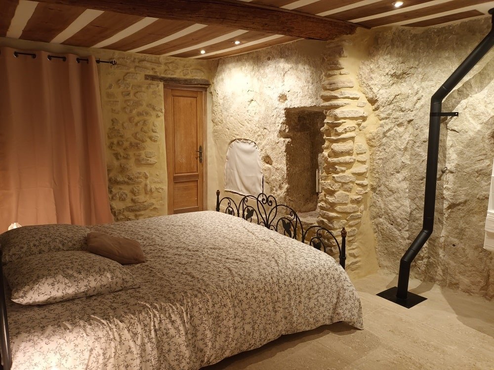 Le Gîte du Beaumont - Love’nSpa - weekend en amoureux, love rooms avec spa ou jacuzzi privatif9 de la chambre romantique du Beaumont
