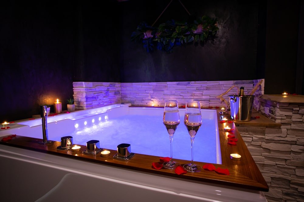 Le Lodge des Charmes - Love’nSpa - weekend en amoureux, love rooms avec spa ou jacuzzi privatif3 de Le Lodge des Charmes
