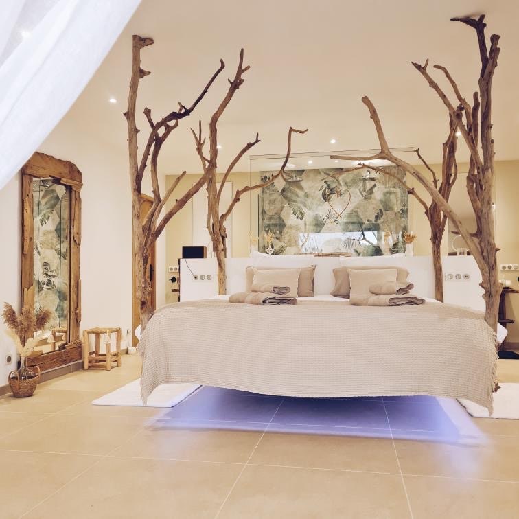 Le Mazet des délices - Love’nSpa - weekend en amoureux, love rooms avec spa ou jacuzzi privatif1 de Le Mazet des délices
