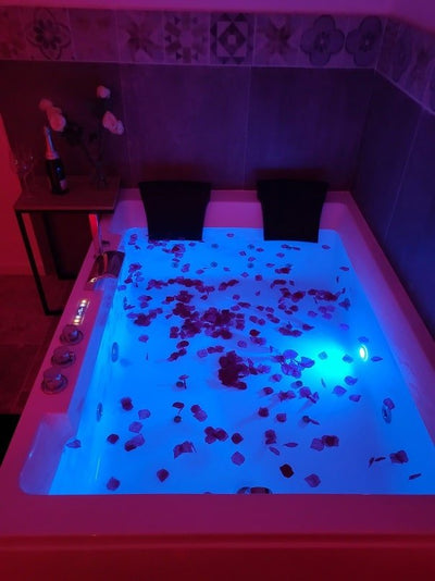 Le Plaisir des Sens - Love’nSpa - weekend en amoureux, love rooms avec spa ou jacuzzi privatif