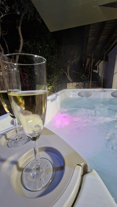 L'échappée des plaisirs - Chambre Cigale - Love’nSpa - weekend en amoureux, love rooms avec spa ou jacuzzi privatif
