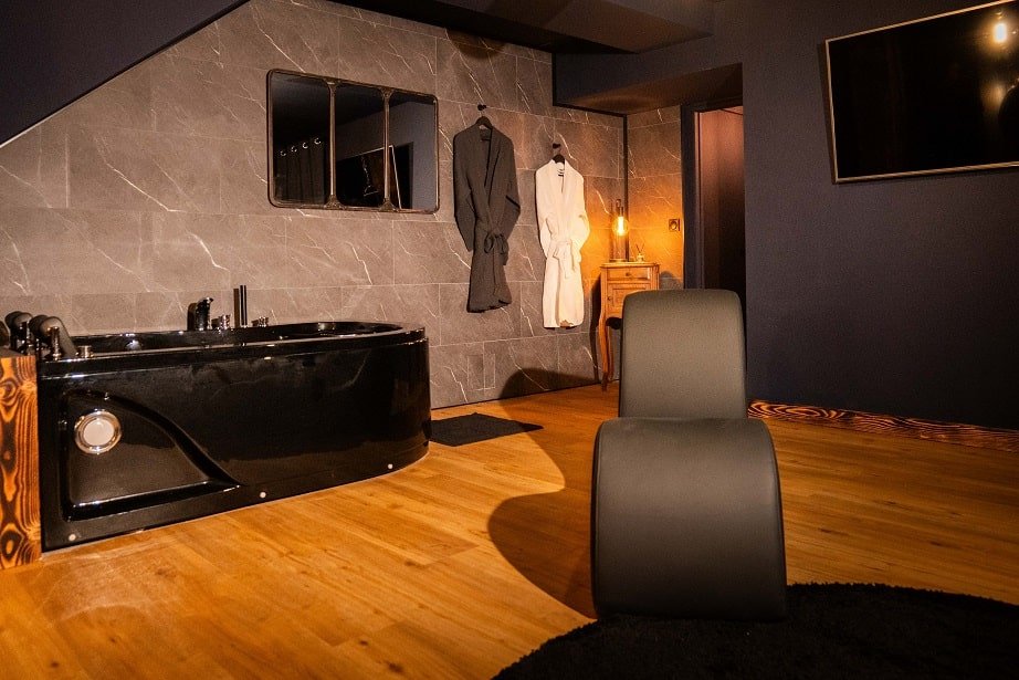 L’EgliX - Love’nSpa - weekend en amoureux, love rooms avec spa ou jacuzzi privatif4 de L’EgliX
