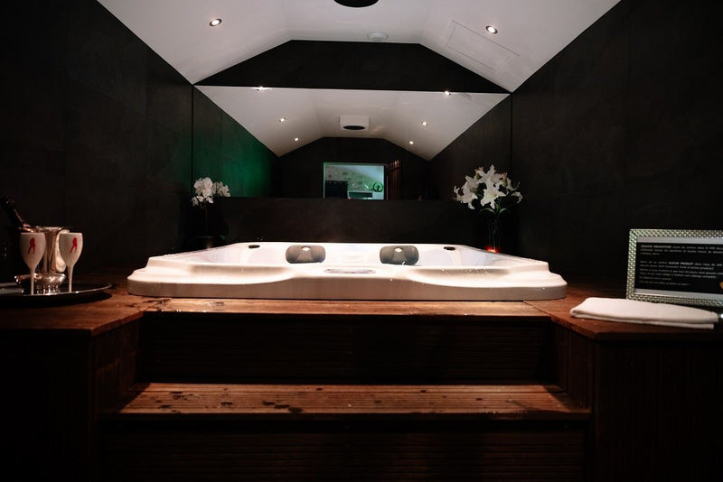L'Éros - La Suite - Love’nSpa - weekend en amoureux, love rooms avec spa ou jacuzzi privatif2 de L'Éros - La Suite
