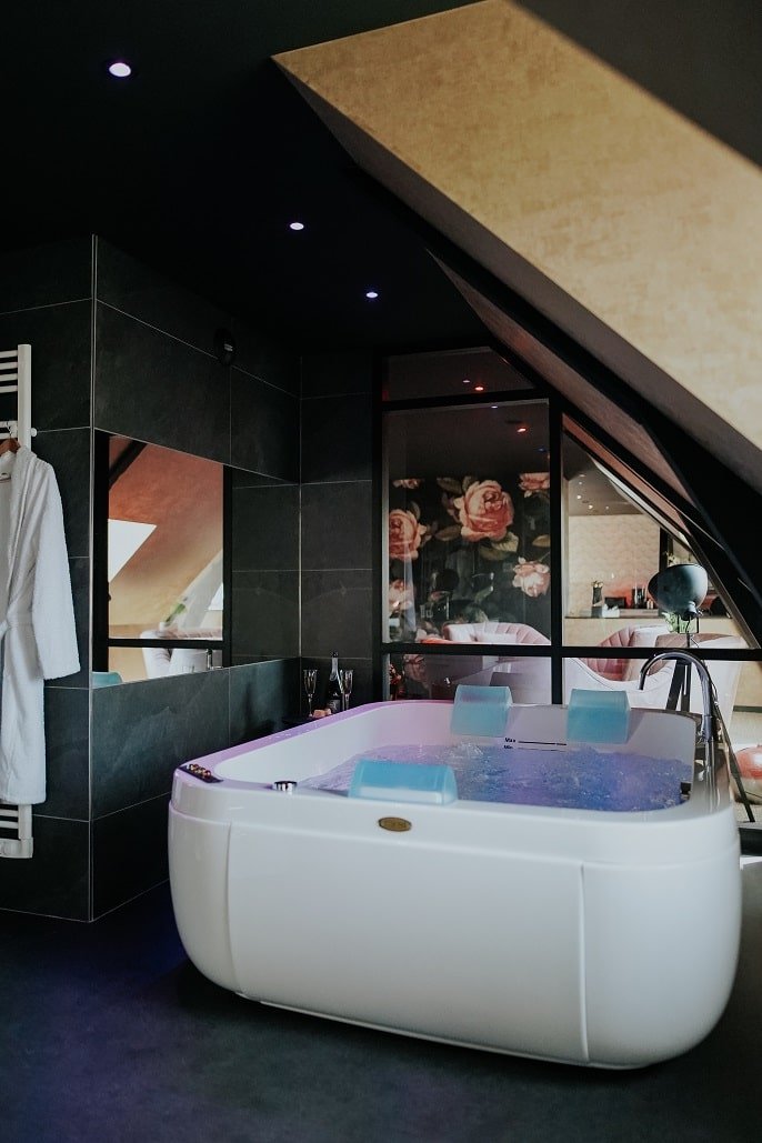L’Eros - Le Loft - Love’nSpa - weekend en amoureux, love rooms avec spa ou jacuzzi privatif5 de L’Eros - Le Loft
