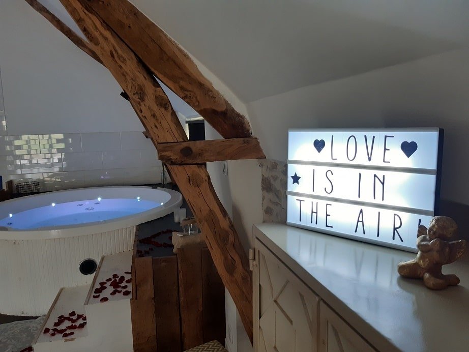 LES HAUTS DE BAGADOU - La SUITE - Love’nSpa - weekend en amoureux, love rooms avec spa ou jacuzzi privatif2 de LES HAUTS DE BAGADOU - La SUITE
