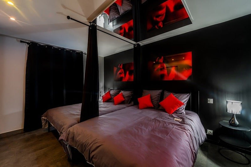 Les Parenthèses Enchantées - Love’nSpa - weekend en amoureux, love rooms avec spa ou jacuzzi privatif1 de Les Parenthèses Enchantées - Le Laby
