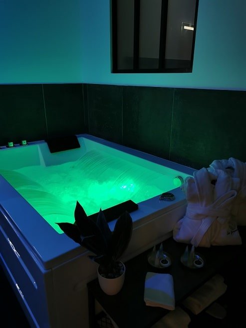 Les Sansonnets - Nid Douillet - Love’nSpa - weekend en amoureux, love rooms avec spa ou jacuzzi privatif1 de Les Sansonnets - Nid Douillet
