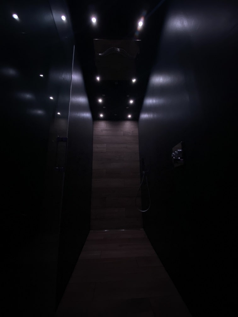 Les Suites B Spa - Romantique CineWood Spa - Love’nSpa - weekend en amoureux, love rooms avec spa ou jacuzzi privatif4 de Les Suites B Spa - Romantique CineWood Spa
