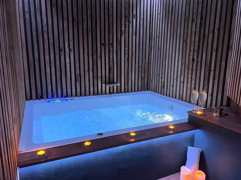 Les Suites B Spa - Suite Oak - Love’nSpa - weekend en amoureux, love rooms avec spa ou jacuzzi privatif