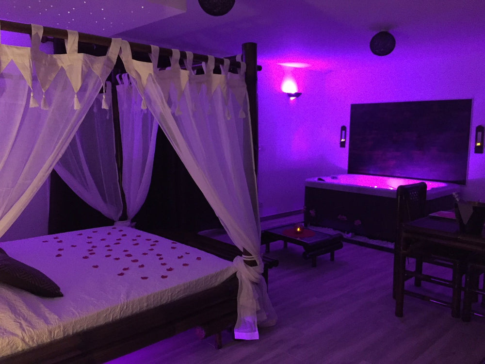 L'INSTANT ROMANTIQUE - La suite Princesse - Love’nSpa - weekend en amoureux, love rooms avec spa ou jacuzzi privatif4 de L'INSTANT ROMANTIQUE - La suite Végas
