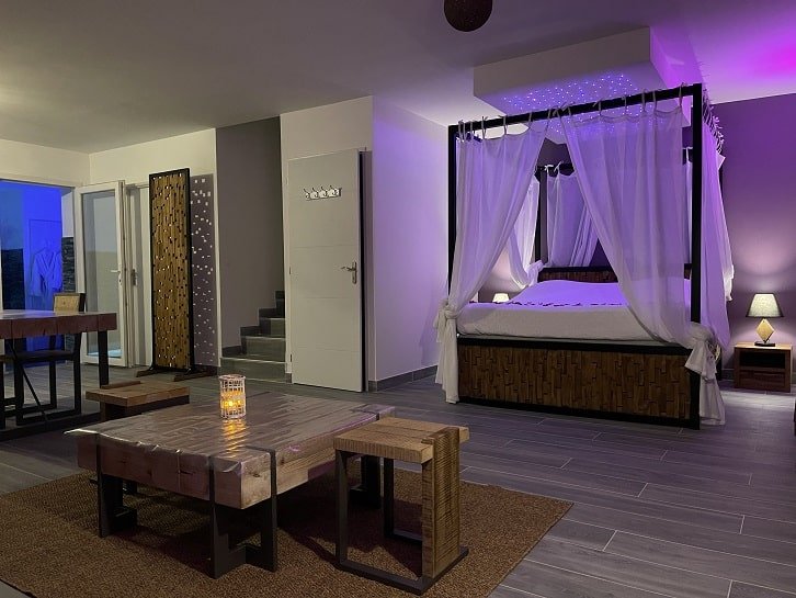 L'INSTANT ROMANTIQUE - Suite Bali - Love’nSpa - weekend en amoureux, love rooms avec spa ou jacuzzi privatif1 de L'INSTANT ROMANTIQUE - Suite Bali
