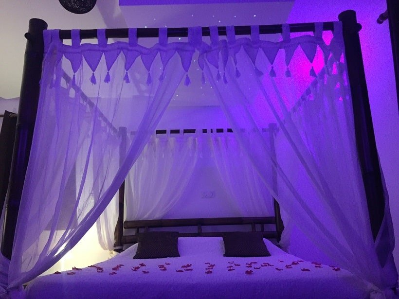 L'INSTANT ROMANTIQUE - Suite Seychelles - Love’nSpa - weekend en amoureux, love rooms avec spa ou jacuzzi privatif5 de L'INSTANT ROMANTIQUE - Suite Seychelles

