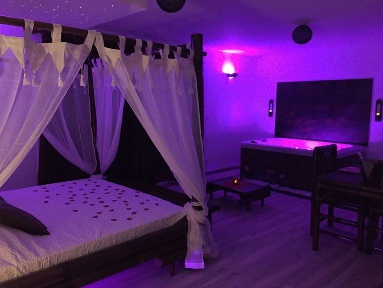 L'INSTANT ROMANTIQUE - Suite Seychelles - Love’nSpa - weekend en amoureux, love rooms avec spa ou jacuzzi privatif2 de L'INSTANT ROMANTIQUE - Suite Seychelles
