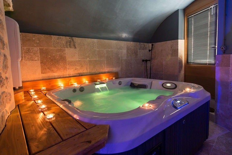Logis de Cupidon - Love’nSpa - weekend en amoureux, love rooms avec spa ou jacuzzi privatif8 de Logis de Cupidon
