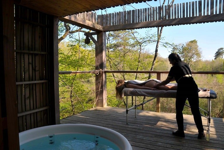 Loire Valley Lodge - Lodges design avec jacuzzi privé en terrasse - Sixtie’s - Love’nSpa - weekend en amoureux, love rooms avec spa ou jacuzzi privatif