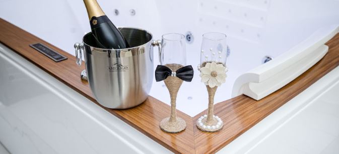 L'Olympe des Sens - HERA • Déesse du mariage - Love’nSpa - weekend en amoureux, love rooms avec spa ou jacuzzi privatif8 de L'Olympe des Sens - VÉNUS
