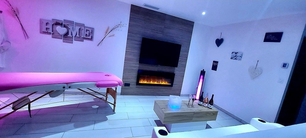 L'Olympe des Sens - HERA • Déesse du mariage - Love’nSpa - weekend en amoureux, love rooms avec spa ou jacuzzi privatif1 de L'Olympe des Sens - VÉNUS
