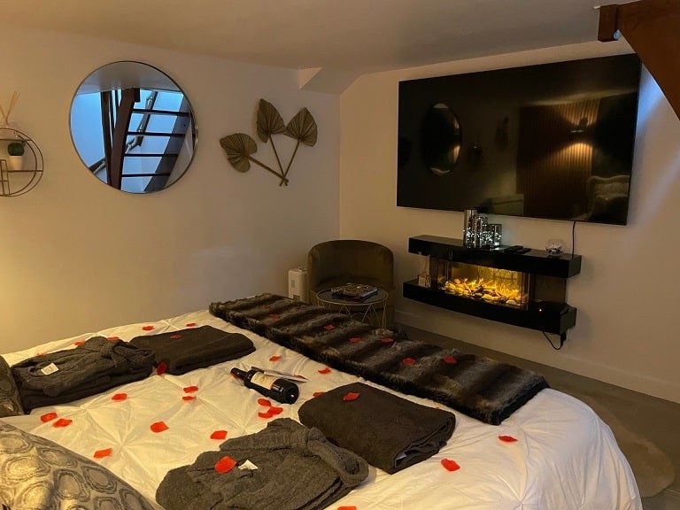 Love Capsule - Love’nSpa - weekend en amoureux, love rooms avec spa ou jacuzzi privatif2 de Love Capsule
