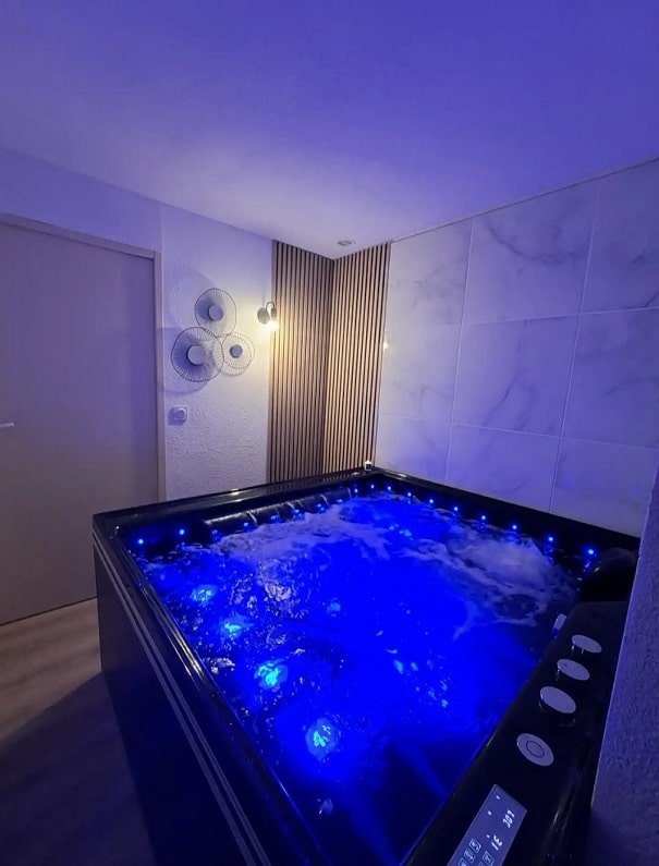 Love room LE BARCARES Front de Mer - Love’nSpa - weekend en amoureux, love rooms avec spa ou jacuzzi privatif