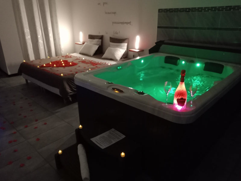 LOVENIGHT - Love’nSpa - weekend en amoureux, love rooms avec spa ou jacuzzi privatif