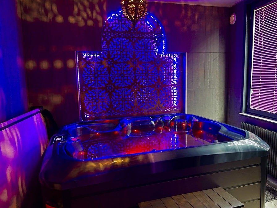 Loveroom Valenciennes - Love’nSpa - weekend en amoureux, love rooms avec spa ou jacuzzi privatif8 de Loveroom Valenciennes
