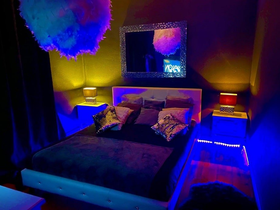 Loveroom Valenciennes - Love’nSpa - weekend en amoureux, love rooms avec spa ou jacuzzi privatif7 de Loveroom Valenciennes
