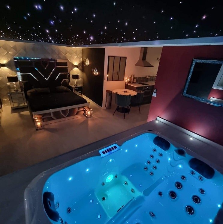 LovingSpa - La Suite Cristal - Love’nSpa - weekend en amoureux, love rooms avec spa ou jacuzzi privatif