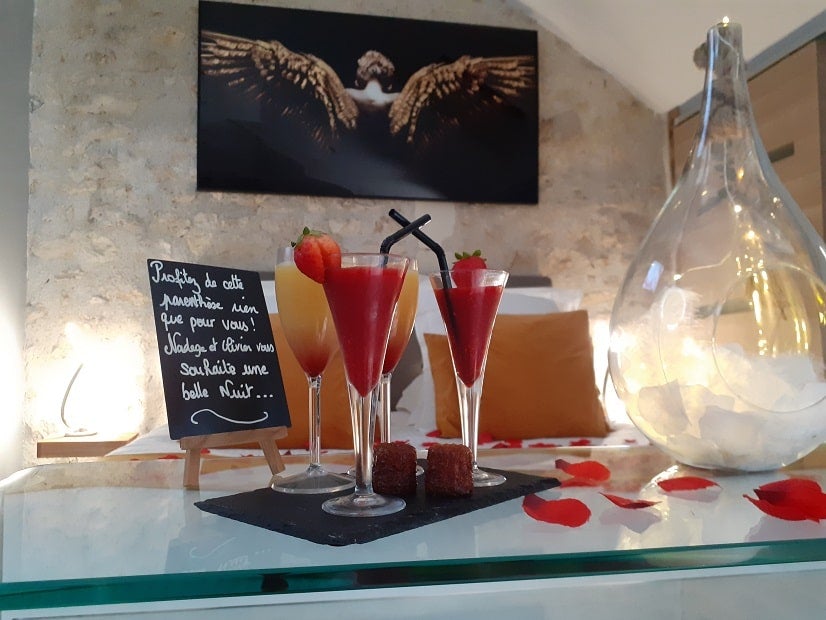 Lyzen - Chambre Bien-Être - Love’nSpa - weekend en amoureux, love rooms avec spa ou jacuzzi privatif2 de Lyzen - Chambre Bien-Être
