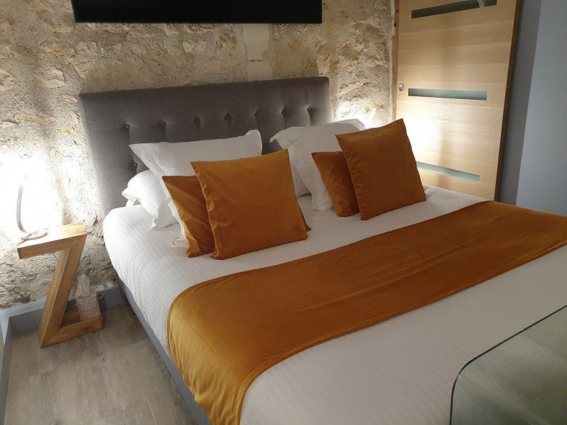 Lyzen - Chambre Bien-Être - Love’nSpa - weekend en amoureux, love rooms avec spa ou jacuzzi privatif
