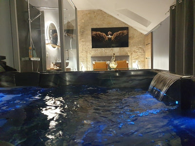 Lyzen - Chambre Bien-Être - Love’nSpa - weekend en amoureux, love rooms avec spa ou jacuzzi privatif