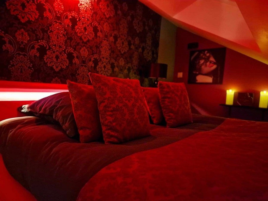 Lyzen - Plaisir Des Sens - Love’nSpa - weekend en amoureux, love rooms avec spa ou jacuzzi privatif5 de Lyzen - Plaisir Des Sens

