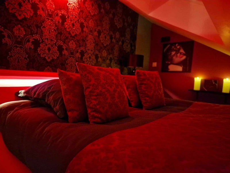 Lyzen - Plaisir Des Sens - Love’nSpa - weekend en amoureux, love rooms avec spa ou jacuzzi privatif