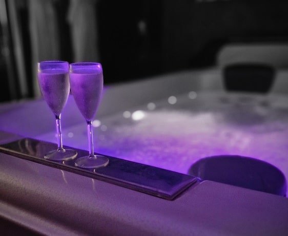 Lyzen - Suite Zen - Love’nSpa - weekend en amoureux, love rooms avec spa ou jacuzzi privatif1 de Lyzen - Plaisir Des Sens
