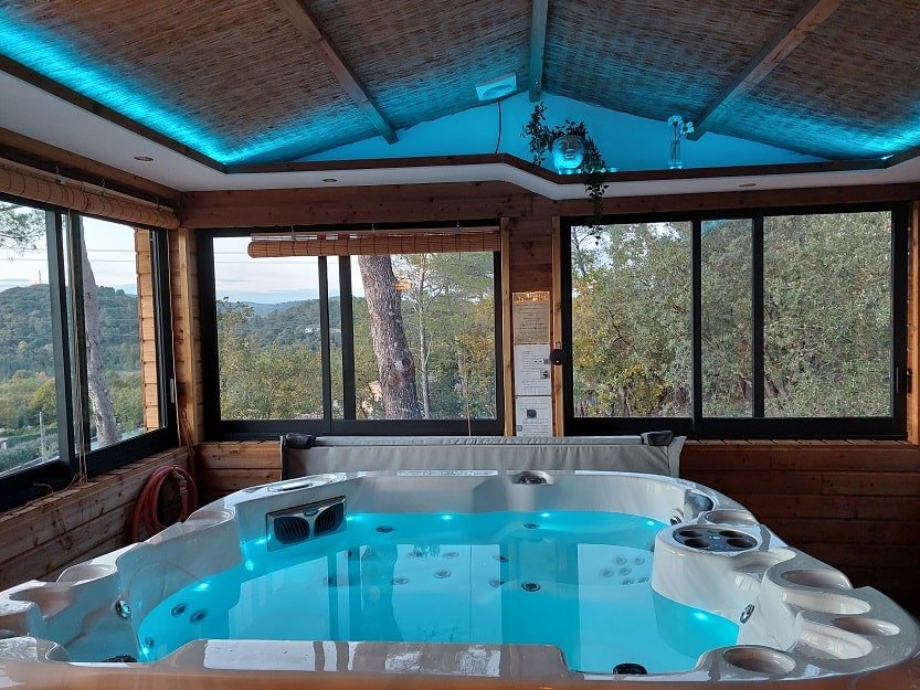 Noemma Chambre de charme - Love’nSpa - weekend en amoureux, love rooms avec spa ou jacuzzi privatif10 de Noemma Chambre de charme
