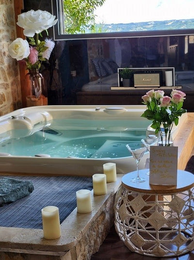Nuit Spa Ciné - Love’nSpa - weekend en amoureux, love rooms avec spa ou jacuzzi privatif