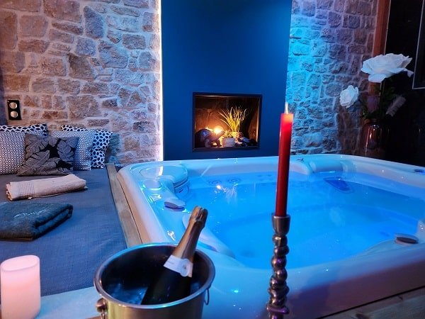 Nuit Spa Ciné - Love’nSpa - weekend en amoureux, love rooms avec spa ou jacuzzi privatif