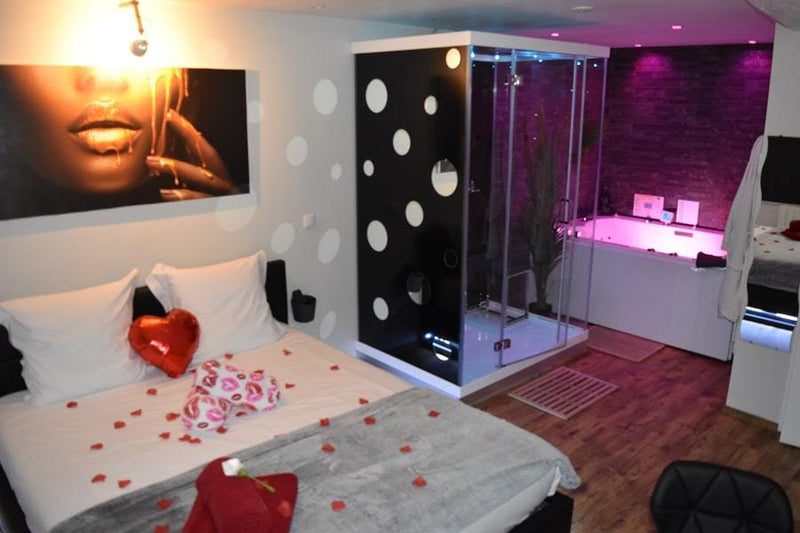 Nuits Chartraines - Hammam et Bulles - Love’nSpa - weekend en amoureux, love rooms avec spa ou jacuzzi privatif2 de Nuits Chartraines - Hammam et Bulles
