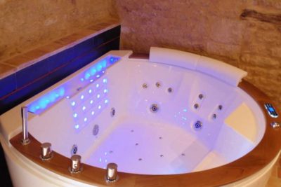 Portail en Marais Poitevin - Suite Père Joseph - Love’nSpa - weekend en amoureux, love rooms avec spa ou jacuzzi privatif