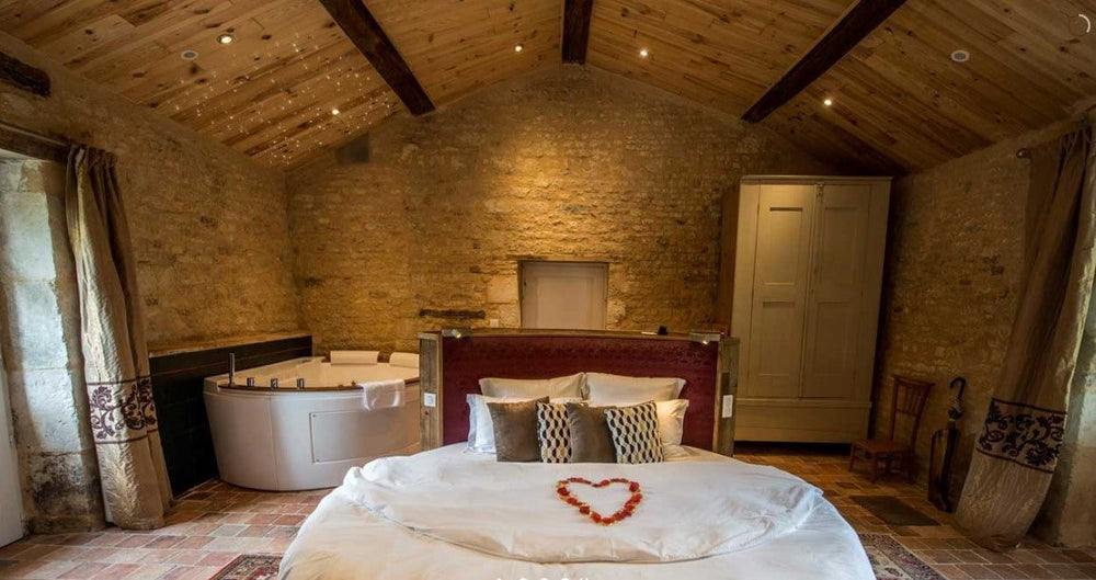 Portail en Marais Poitevin - Suite Père Joseph - Love’nSpa - weekend en amoureux, love rooms avec spa ou jacuzzi privatif1 de Portail en Marais Poitevin - Suite Père Joseph
