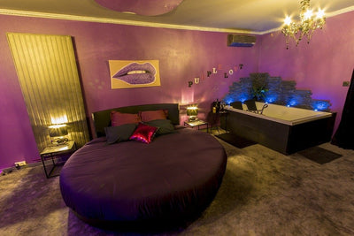 Purple Lovt - Love’nSpa - weekend en amoureux, love rooms avec spa ou jacuzzi privatif