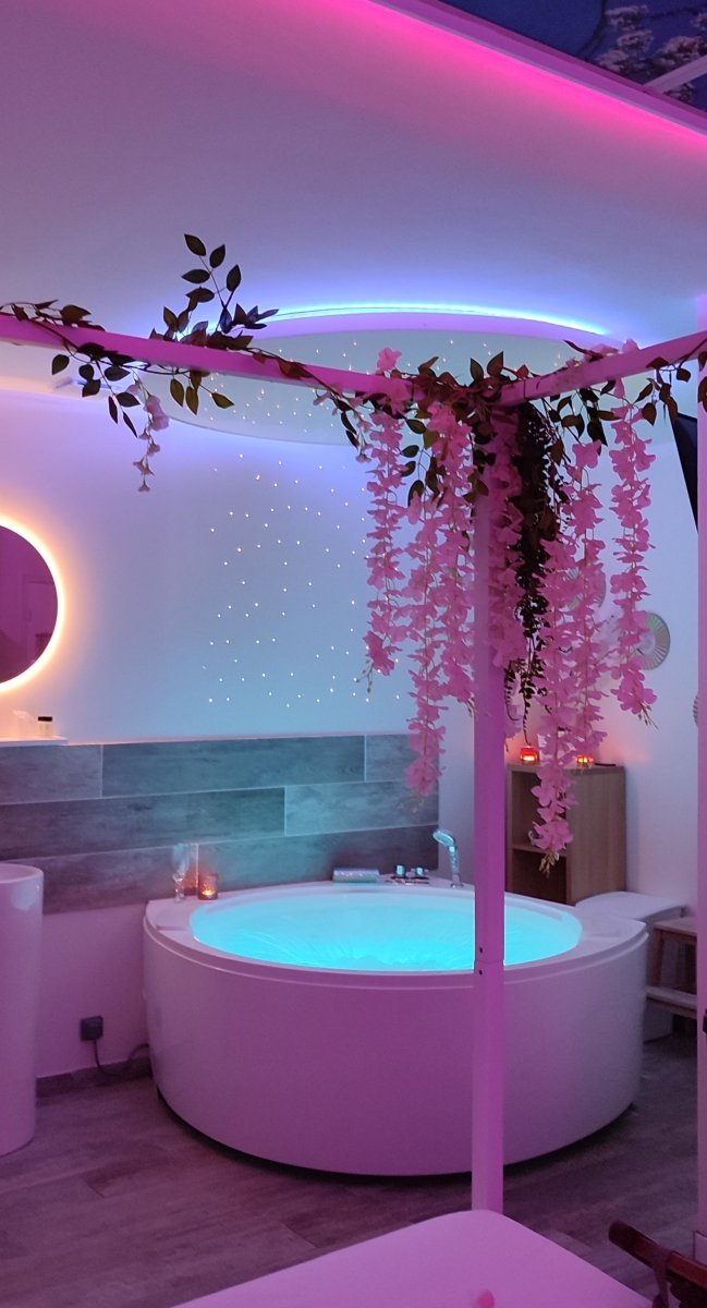 Rêves de Cocon - Le Cocon des Merveilles - Love’nSpa - weekend en amoureux, love rooms avec spa ou jacuzzi privatif1 de Rêves de Cocon - Le Cocon des Merveilles
