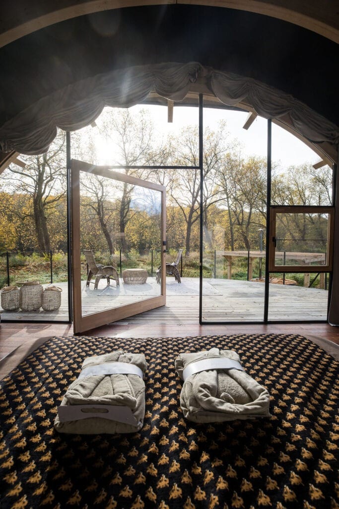 Room8 - Love’nSpa - weekend en amoureux, love rooms avec spa ou jacuzzi privatif
