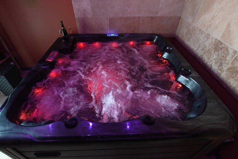 Secret 33 - Love’nSpa - weekend en amoureux, love rooms avec spa ou jacuzzi privatif1 de Secret 33
