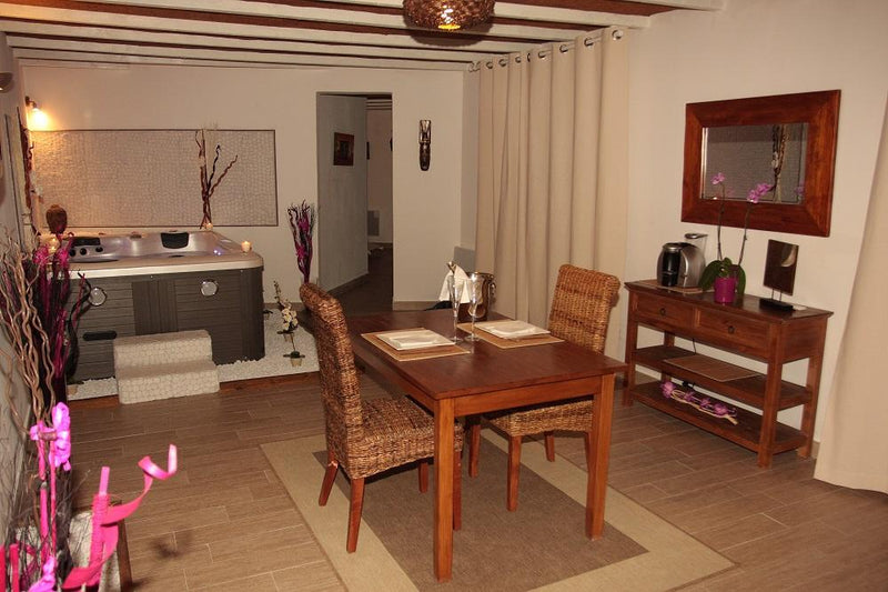 La Paillote Exotique - Suite Maldives - Love’nSpa - weekend en amoureux, love rooms avec spa ou jacuzzi privatif3 de La Paillote Exotique - Suite Maldives
