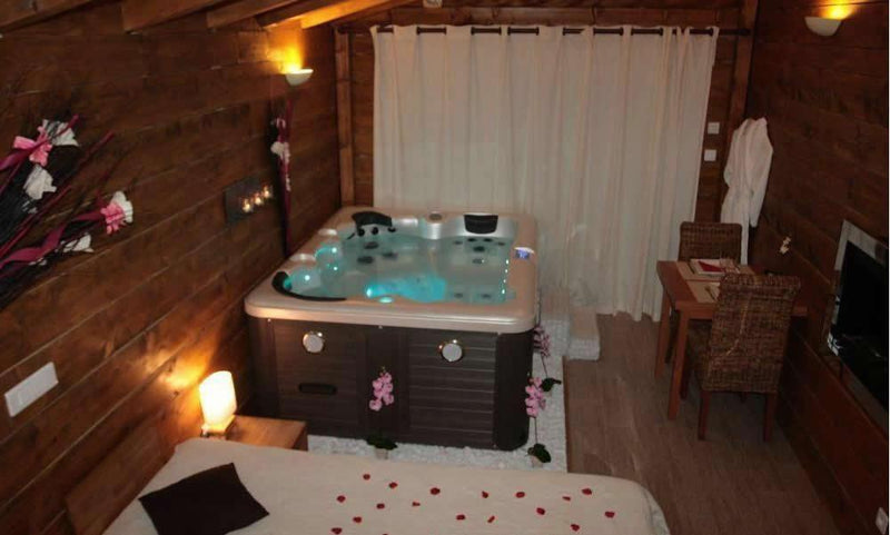 La Paillote Exotique - Suite Megève - Love’nSpa - weekend en amoureux, love rooms avec spa ou jacuzzi privatif