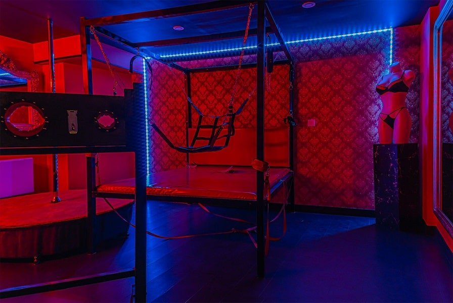 The Playroom XXL - Love’nSpa - weekend en amoureux, love rooms avec spa ou jacuzzi privatif1 de The Playroom XXL
