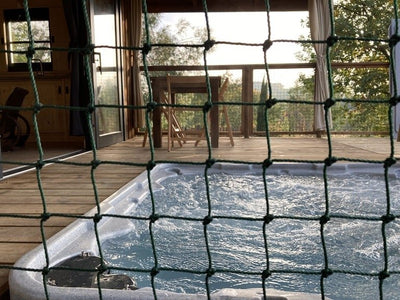Trésors de Campagne -Cabane dans les bois « Dame du Château » avec jacuzzi privatif - Love’nSpa - weekend en amoureux, love rooms avec spa ou jacuzzi privatif
