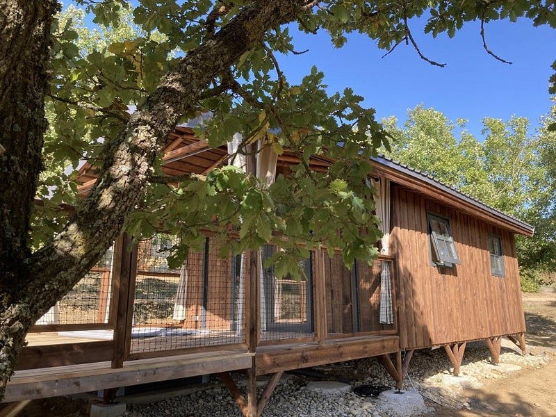 Trésors de Campagne -Cabane dans les bois « Dame du Château » avec jacuzzi privatif - Love’nSpa - weekend en amoureux, love rooms avec spa ou jacuzzi privatif