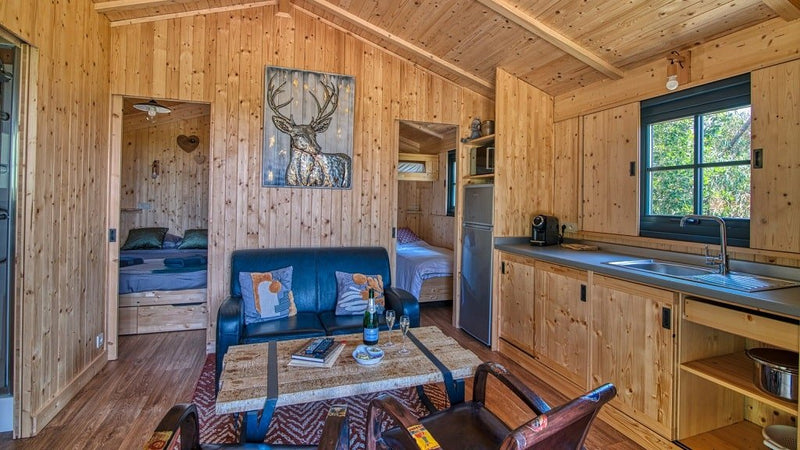 Trésors de Campagne -Cabane dans les bois « Dame du Château » avec jacuzzi privatif - Love’nSpa - weekend en amoureux, love rooms avec spa ou jacuzzi privatif